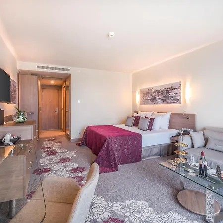 Concorde Luxury & Casino Hotel 5*