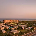 فندق Concorde Luxury & Casino 5*