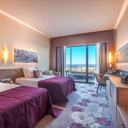 Concorde Luxury & Casino Hotel 5*